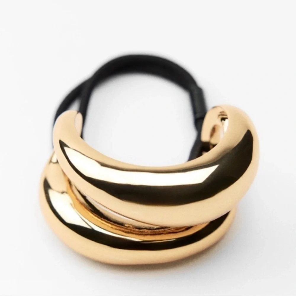 New Double Metal Hair Tie Second Tie 🔥🔥✨ comes with beautiful gift box 🎁